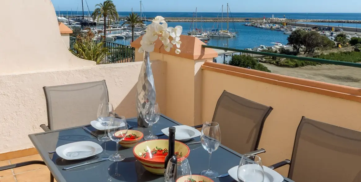 Sale of townhouse in Estepona 1