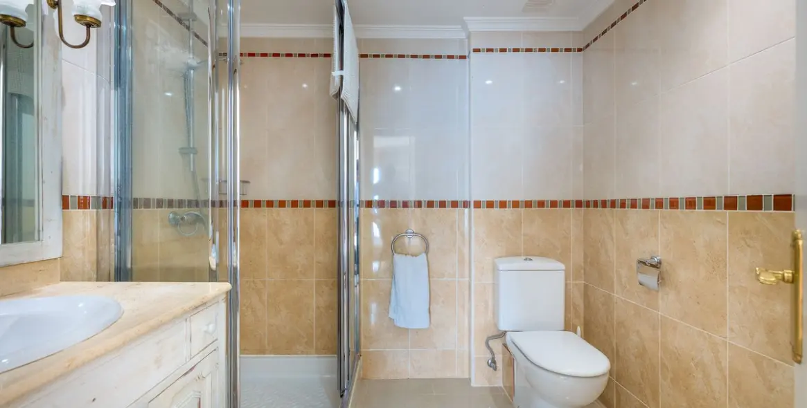 Sale of townhouse in Estepona 15