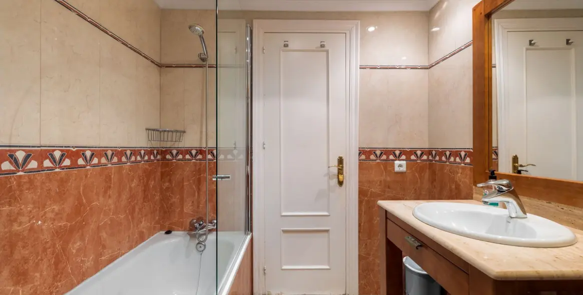 Sale of townhouse in Estepona 17