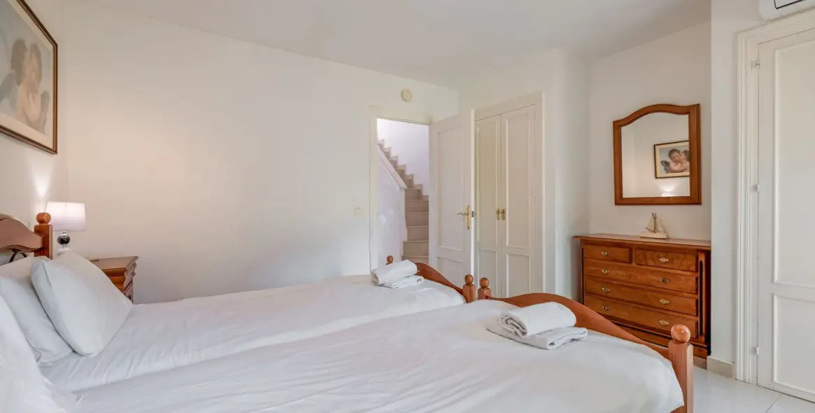 Sale of townhouse in Estepona 18