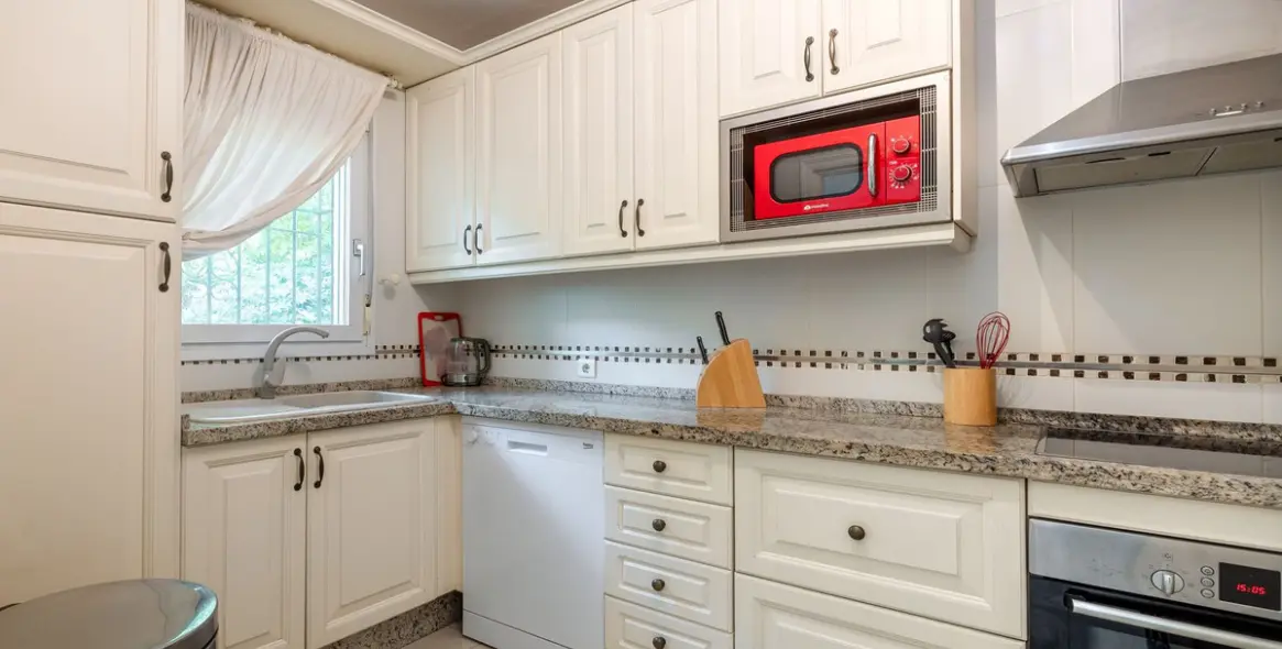 Sale of townhouse in Estepona 13