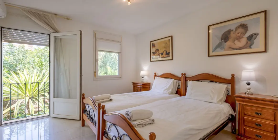 Sale of townhouse in Estepona 16