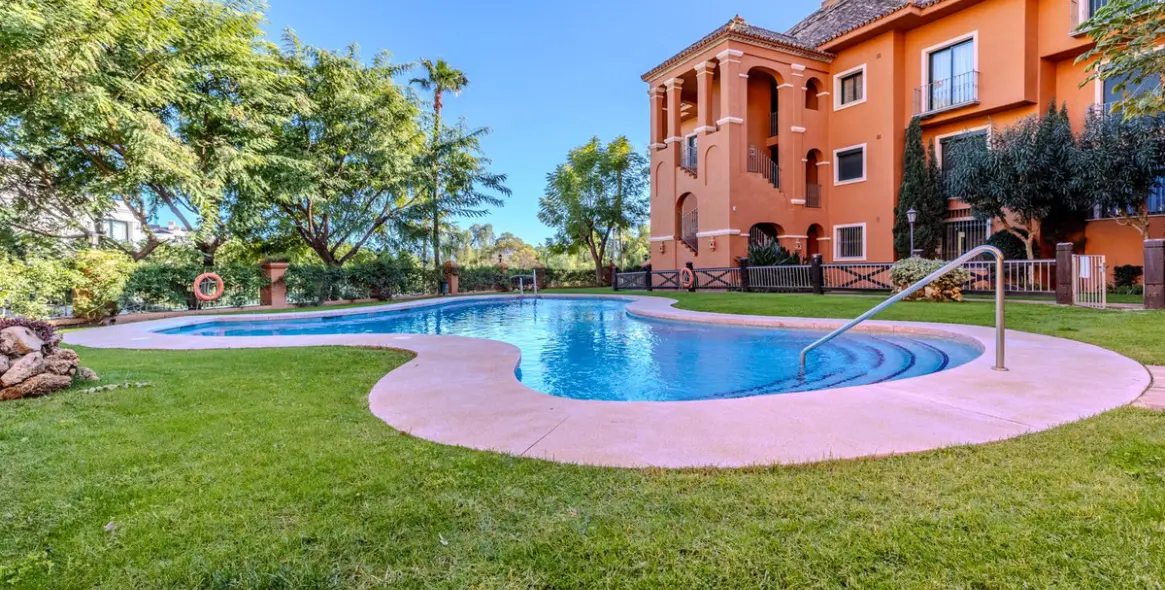 Продажа апартаментов на среднем этаже в Monte Halcones 3