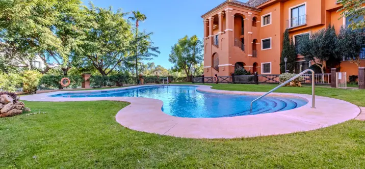 Продажа апартаментов на среднем этаже в Monte Halcones 2