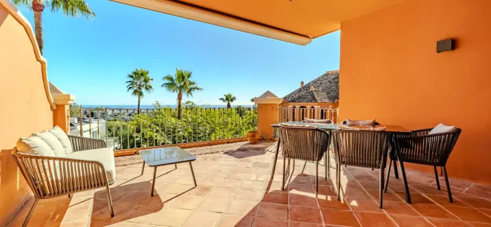 Продажа апартаментов на среднем этаже в Monte Halcones 3