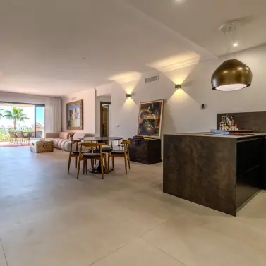 Продажа апартаментов на среднем этаже в Monte Halcones