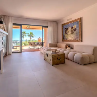 Продажа апартаментов на среднем этаже в Monte Halcones