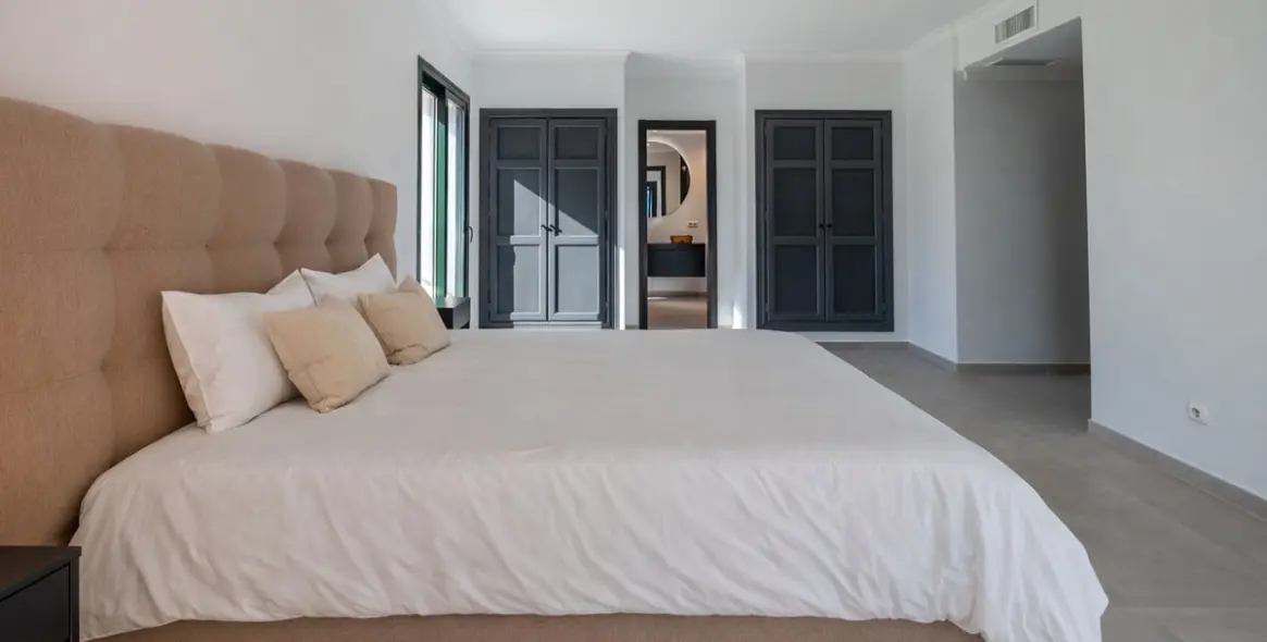 Продажа апартаментов на среднем этаже в Monte Halcones 10