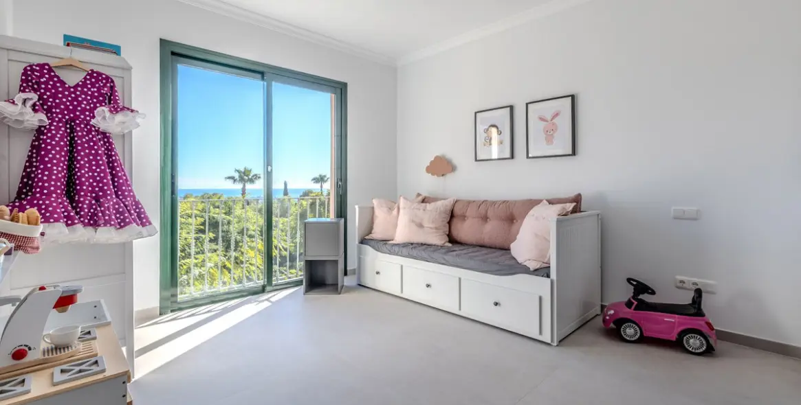 Продажа апартаментов на среднем этаже в Monte Halcones 14