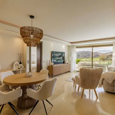 Продажа апартаментов на среднем этаже в Los Arqueros