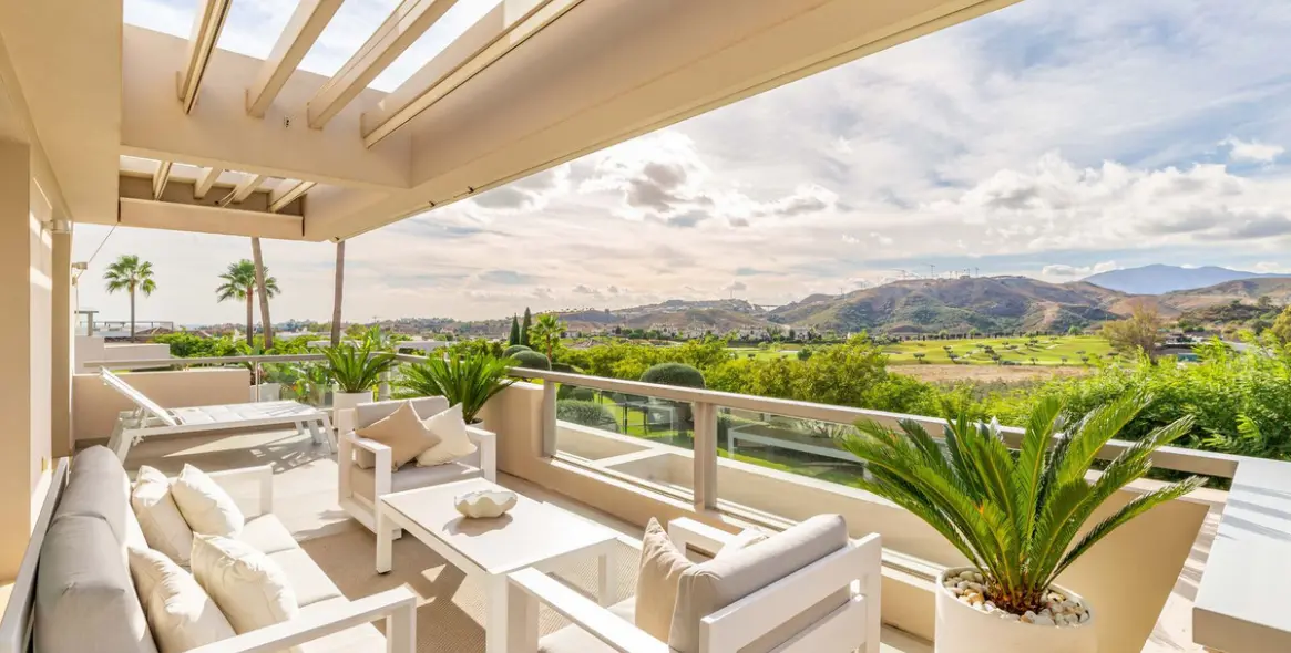 Sale of middle floor apartment in Los Arqueros 4