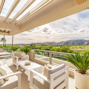 Продажа апартаментов на среднем этаже в Los Arqueros