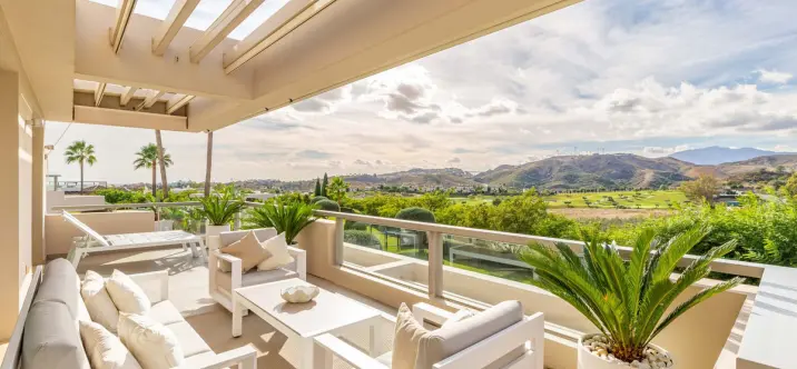 Продажа апартаментов на среднем этаже в Los Arqueros 3