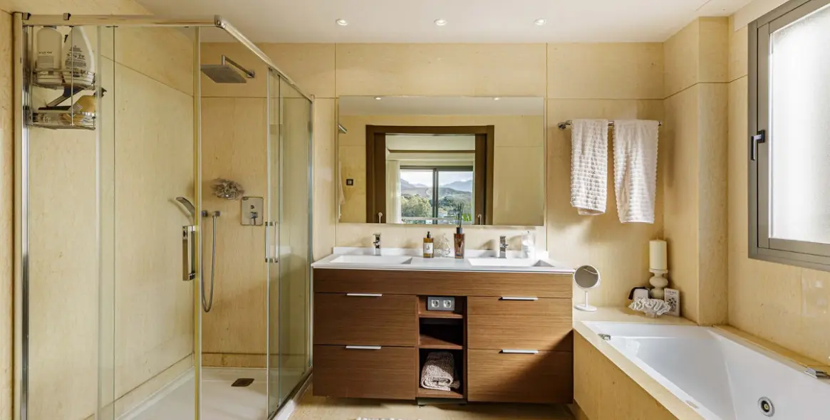 Sale of middle floor apartment in Los Arqueros 6