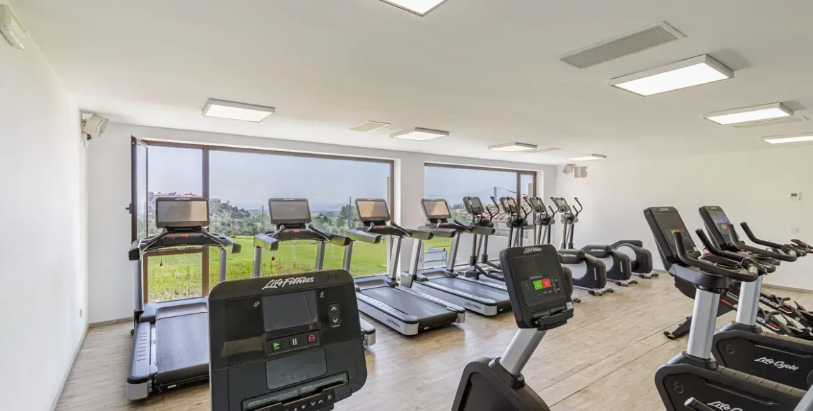 Продажа апартаментов на среднем этаже в Los Arqueros 25