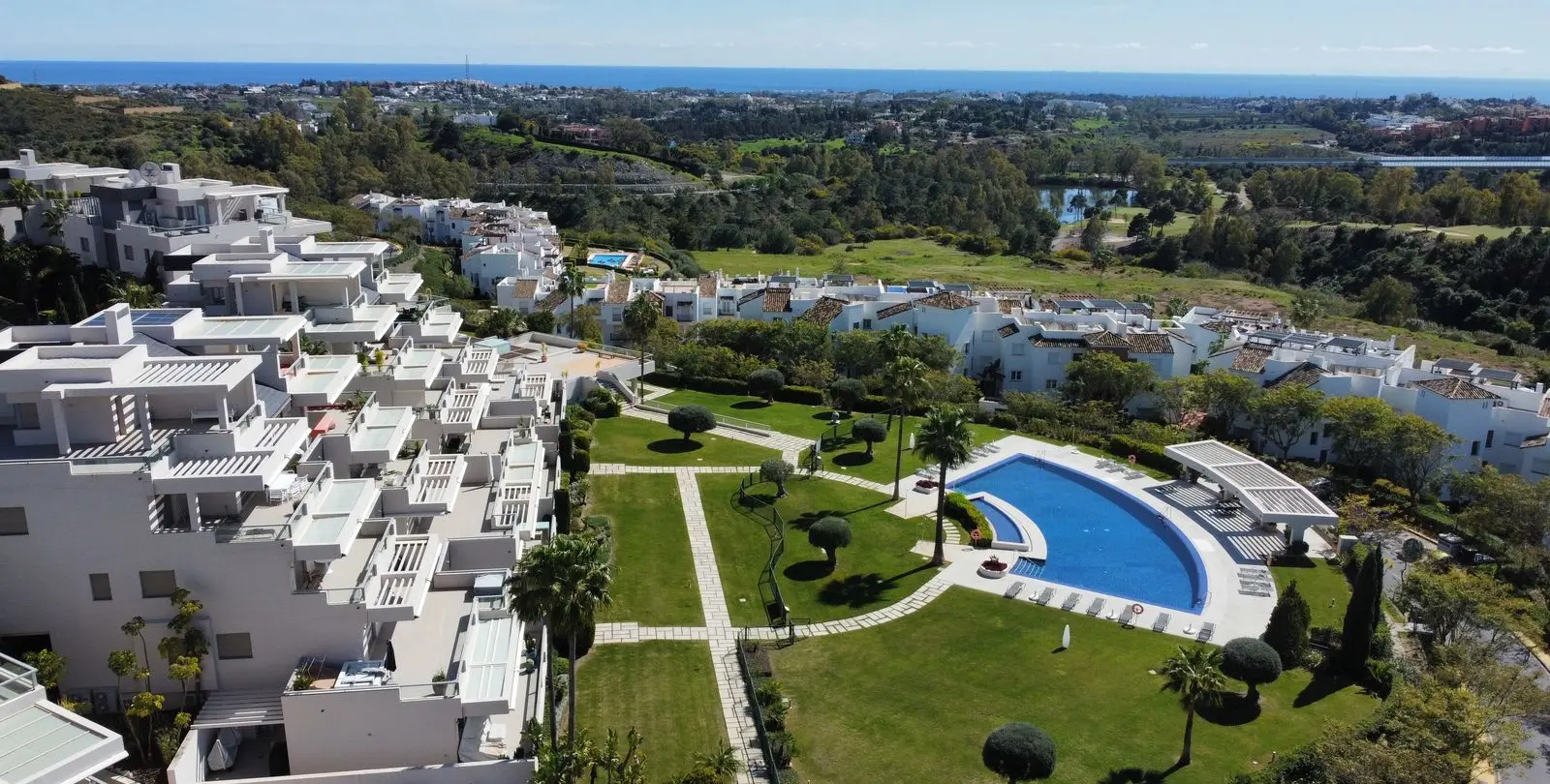 Продажа апартаментов на среднем этаже в Los Arqueros 12