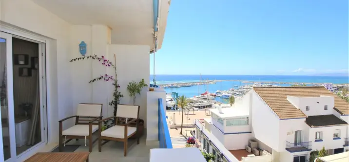 Short-term rent of middle floor apartment in Estepona 1