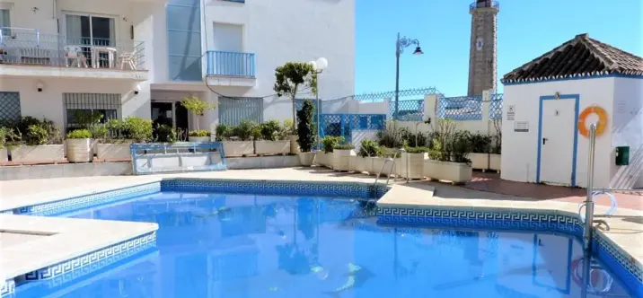 Short-term rent of middle floor apartment in Estepona 2