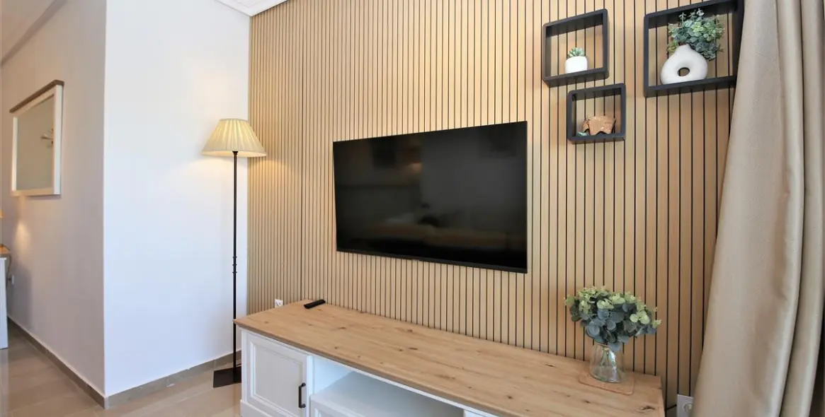 Short-term rent of middle floor apartment in Estepona 4