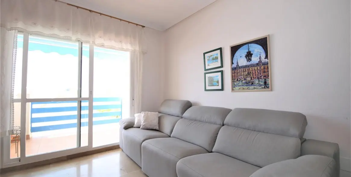 Short-term rent of middle floor apartment in Estepona 5