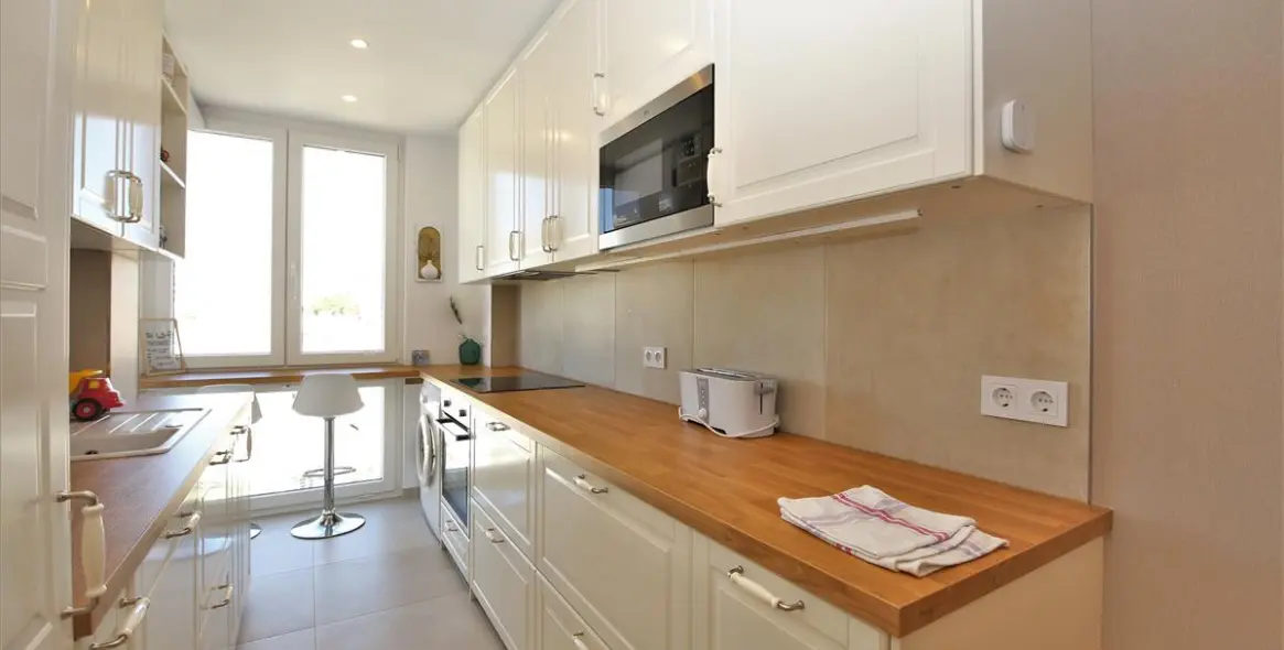 Short-term rent of middle floor apartment in Estepona 6