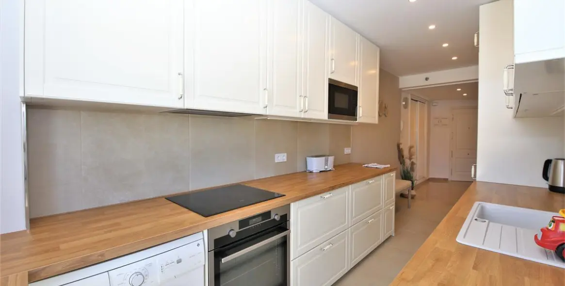 Short-term rent of middle floor apartment in Estepona 7