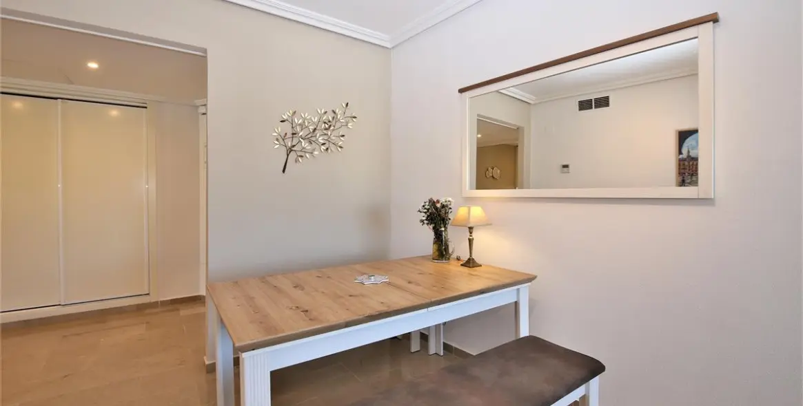 Short-term rent of middle floor apartment in Estepona 8