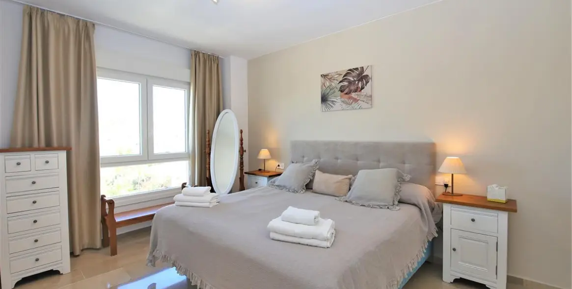 Short-term rent of middle floor apartment in Estepona 9