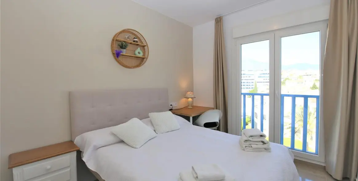 Short-term rent of middle floor apartment in Estepona 11