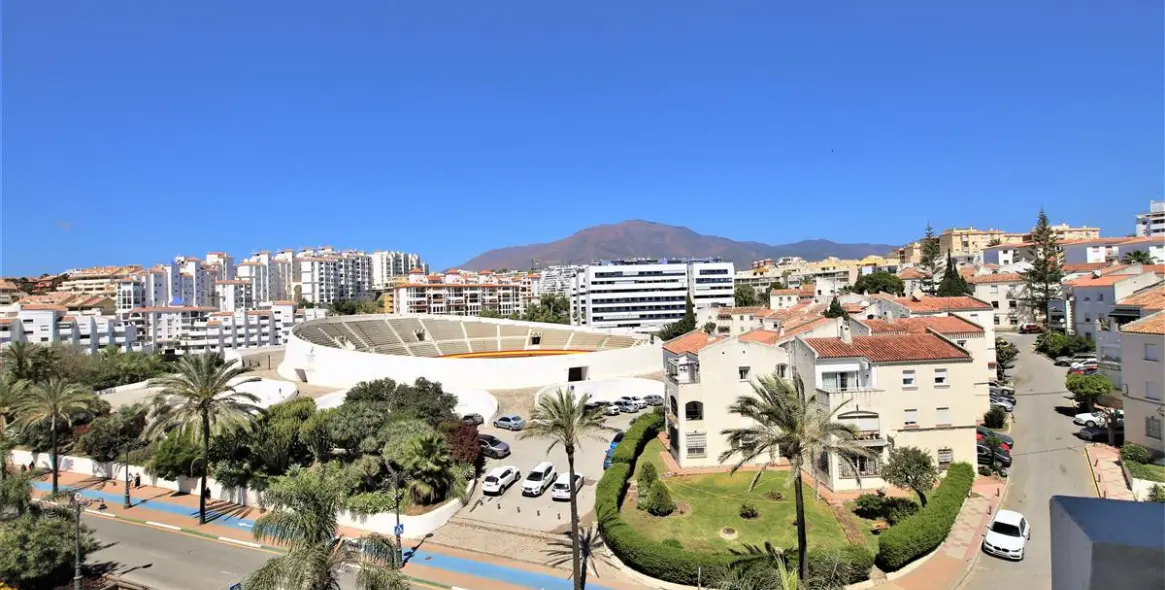 Short-term rent of middle floor apartment in Estepona 14