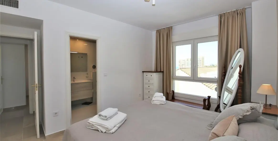 Short-term rent of middle floor apartment in Estepona 18