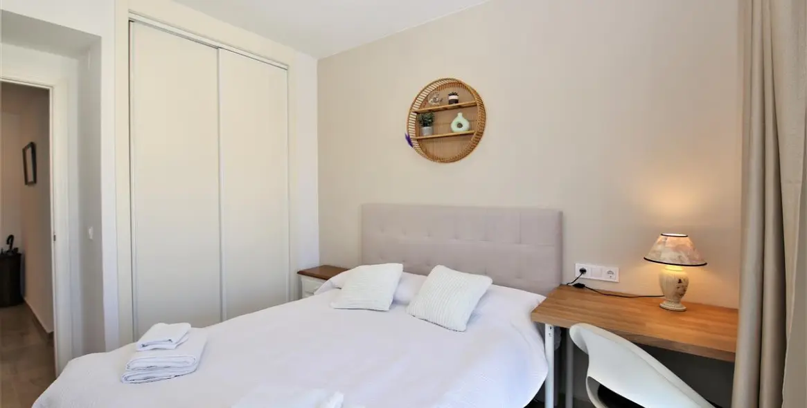 Short-term rent of middle floor apartment in Estepona 19