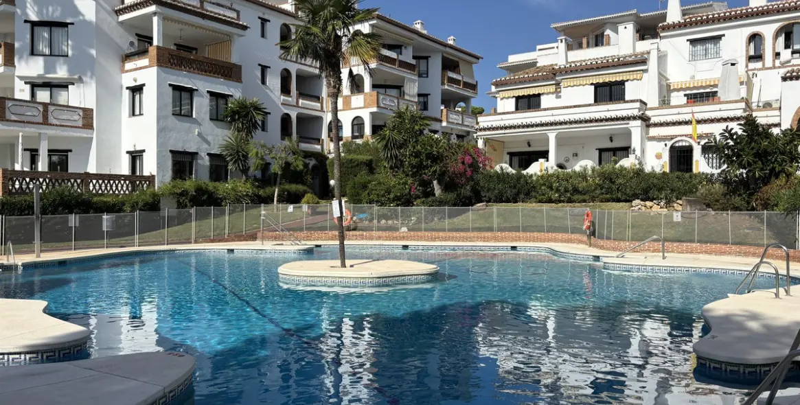 Продажа апартаментов на среднем этаже в Calahonda 1