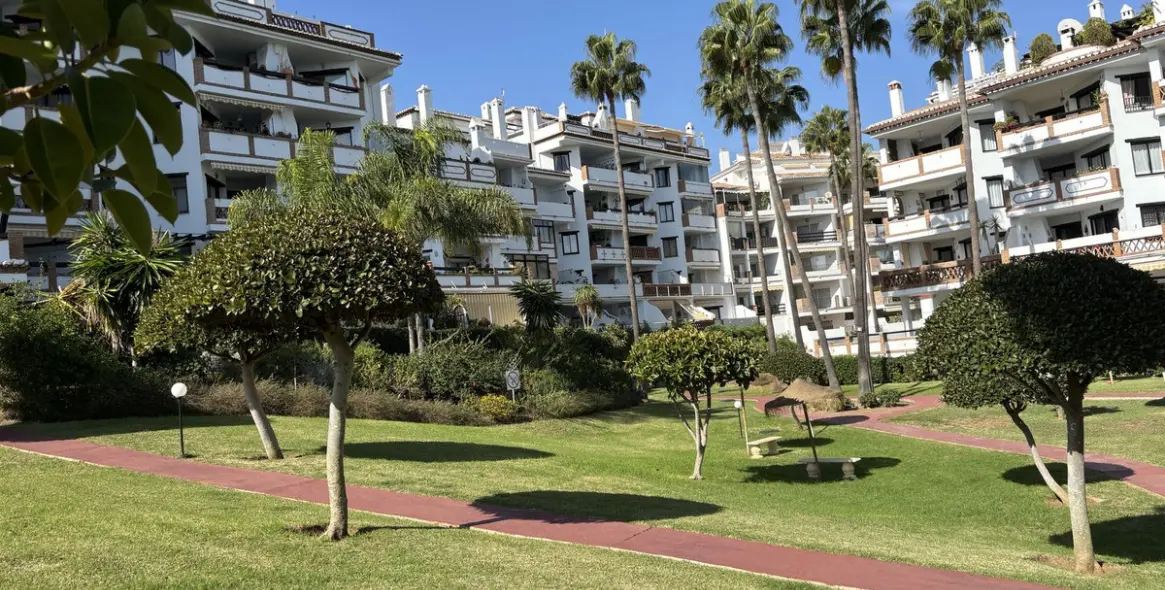 Продажа апартаментов на среднем этаже в Calahonda 2