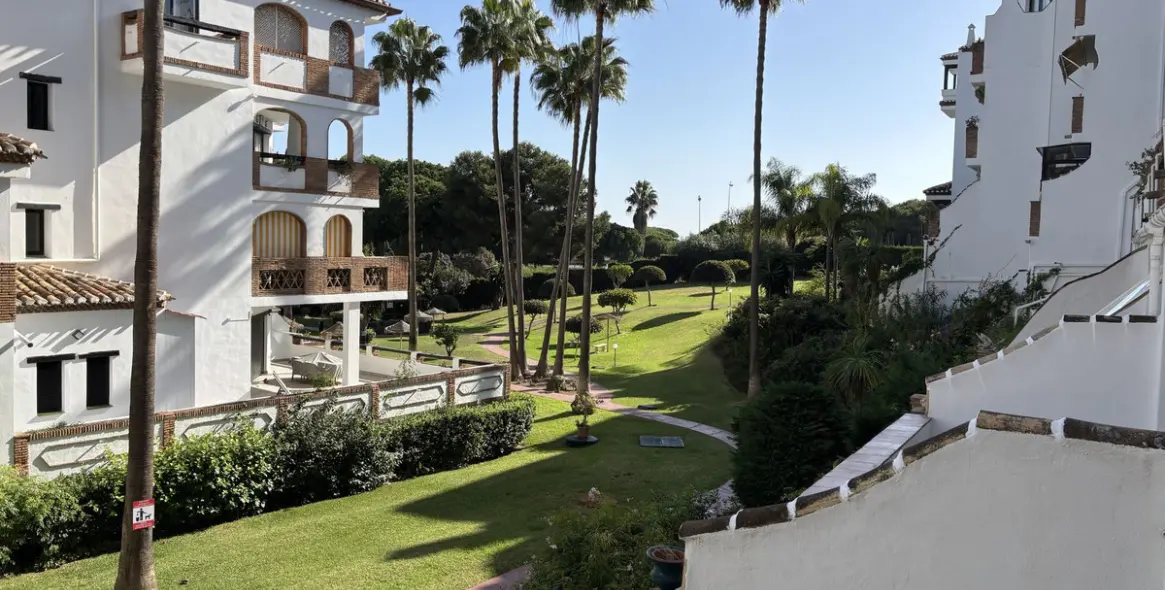 Продажа апартаментов на среднем этаже в Calahonda 3