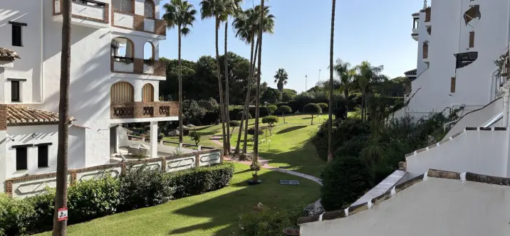 Продажа апартаментов на среднем этаже в Calahonda 2