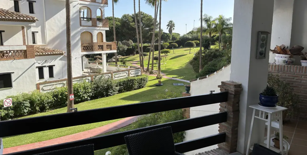 Продажа апартаментов на среднем этаже в Calahonda 4