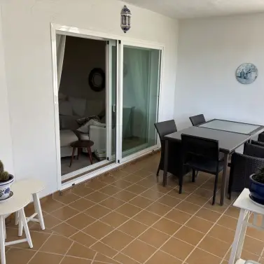 Продажа апартаментов на среднем этаже в Calahonda