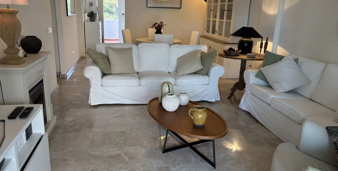 Продажа апартаментов на среднем этаже в Calahonda 7