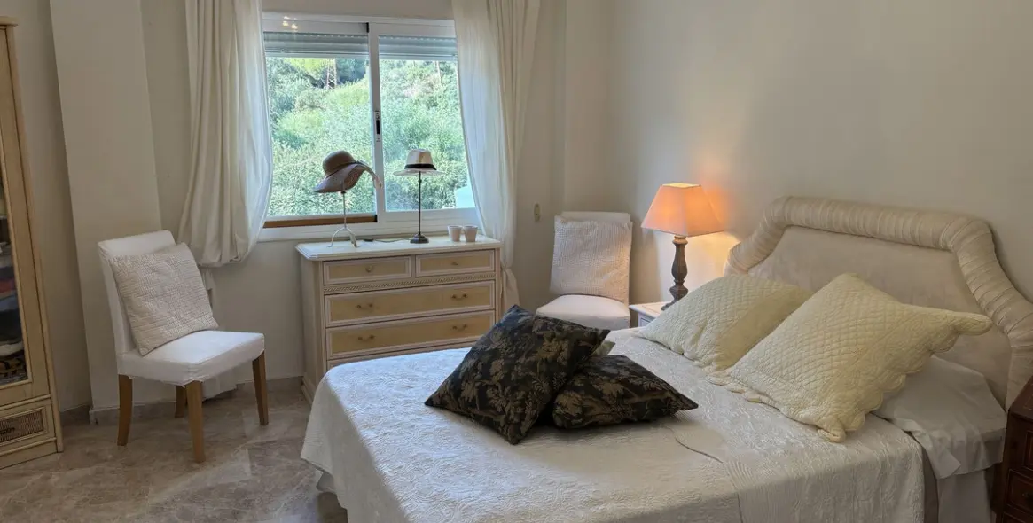 Продажа апартаментов на среднем этаже в Calahonda 11