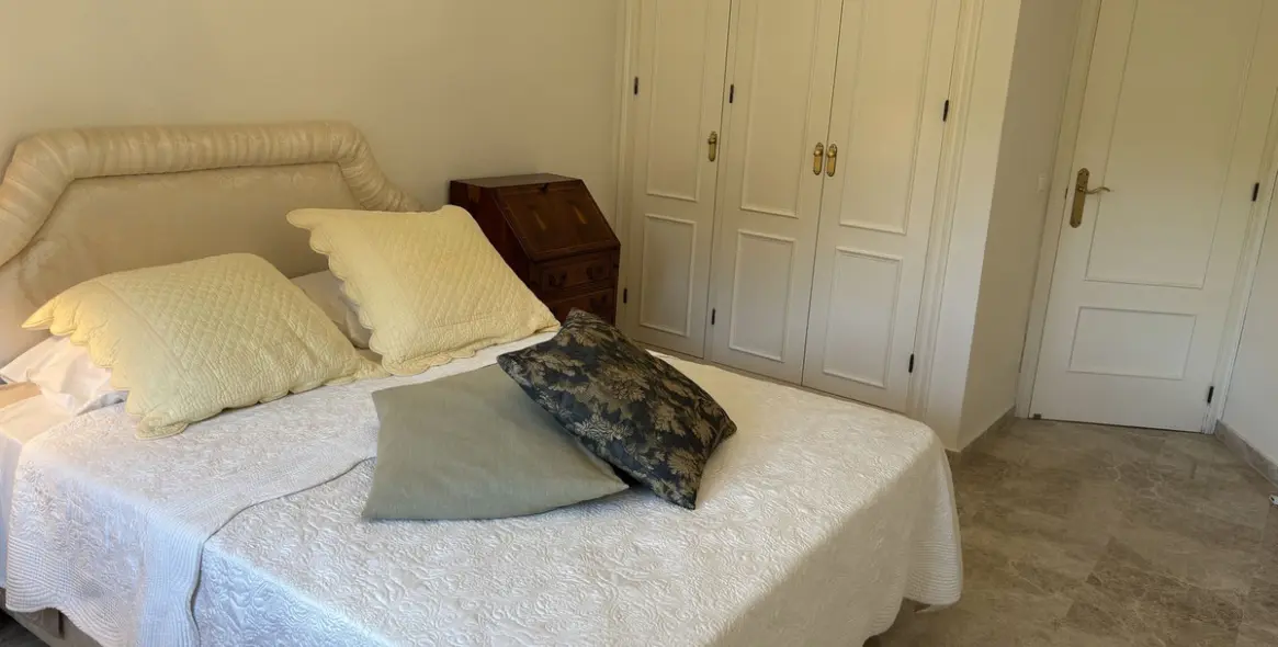 Продажа апартаментов на среднем этаже в Calahonda 12