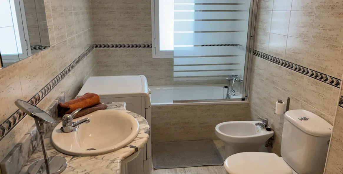 Продажа апартаментов на среднем этаже в Calahonda 14