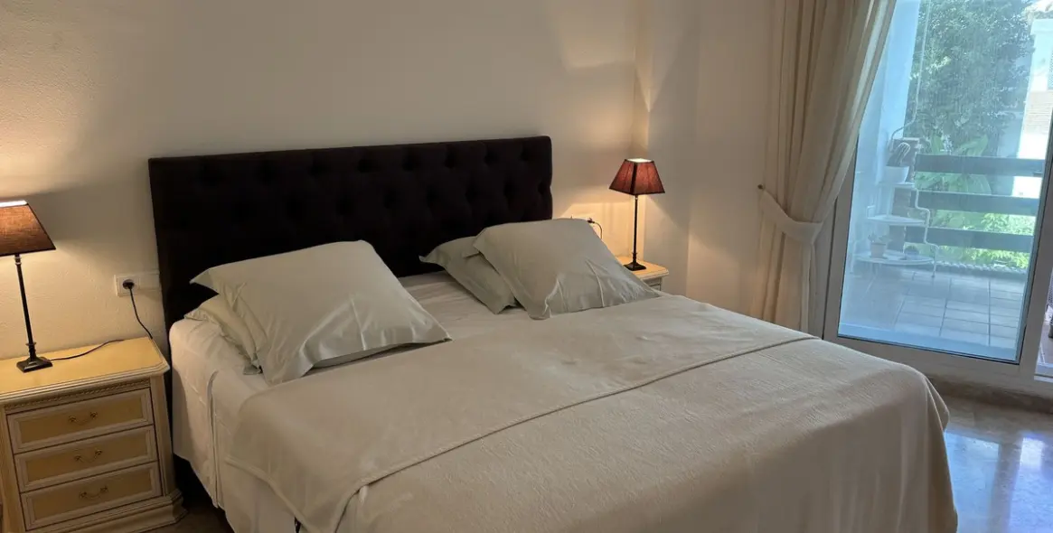 Продажа апартаментов на среднем этаже в Calahonda 15