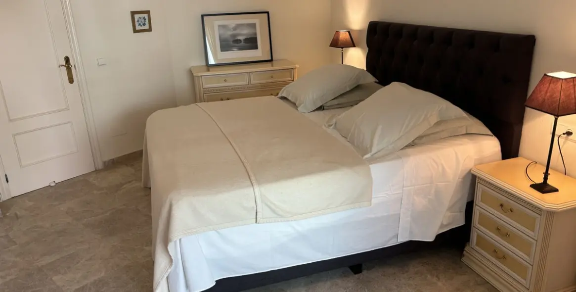 Продажа апартаментов на среднем этаже в Calahonda 16