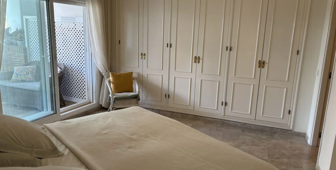 Продажа апартаментов на среднем этаже в Calahonda 17