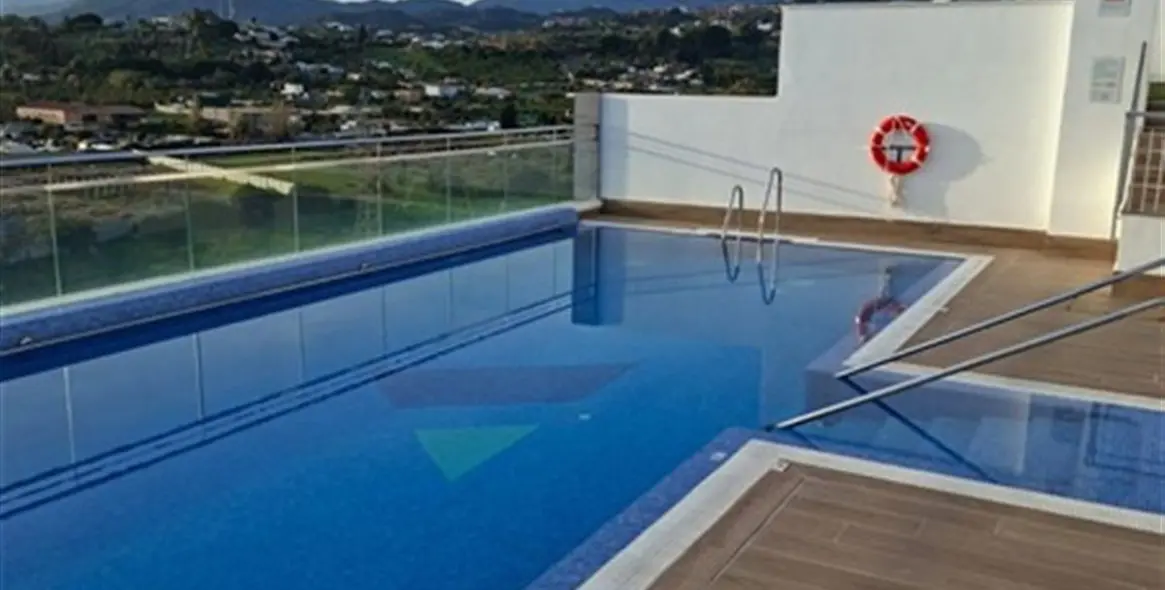 Venta de apartamento en planta media en Nueva Andalucía 2