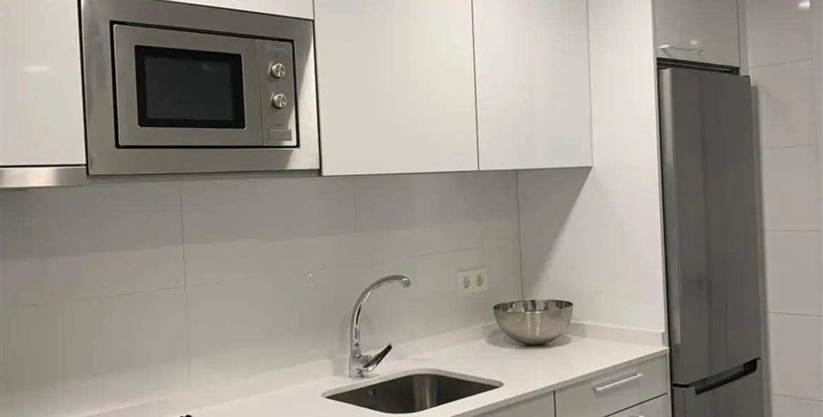 Venta de apartamento en planta media en Nueva Andalucía 9