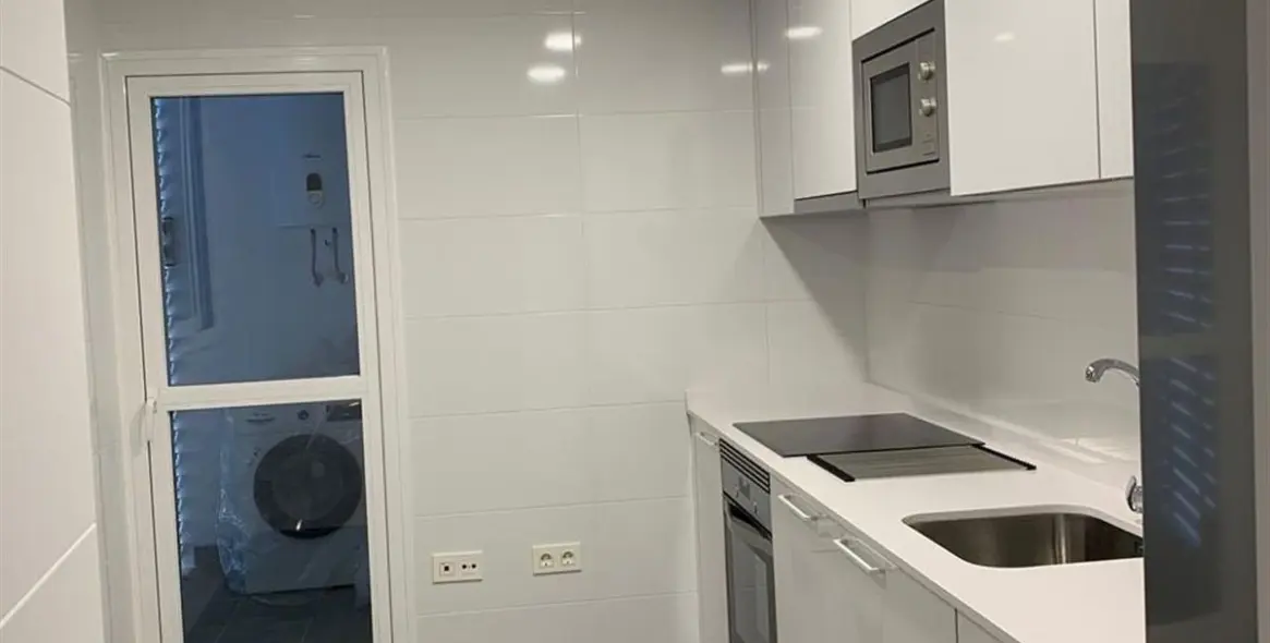 Venta de apartamento en planta media en Nueva Andalucía 10