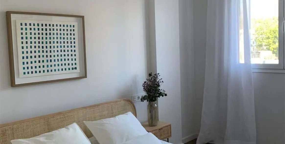 Venta de apartamento en planta media en Nueva Andalucía 13