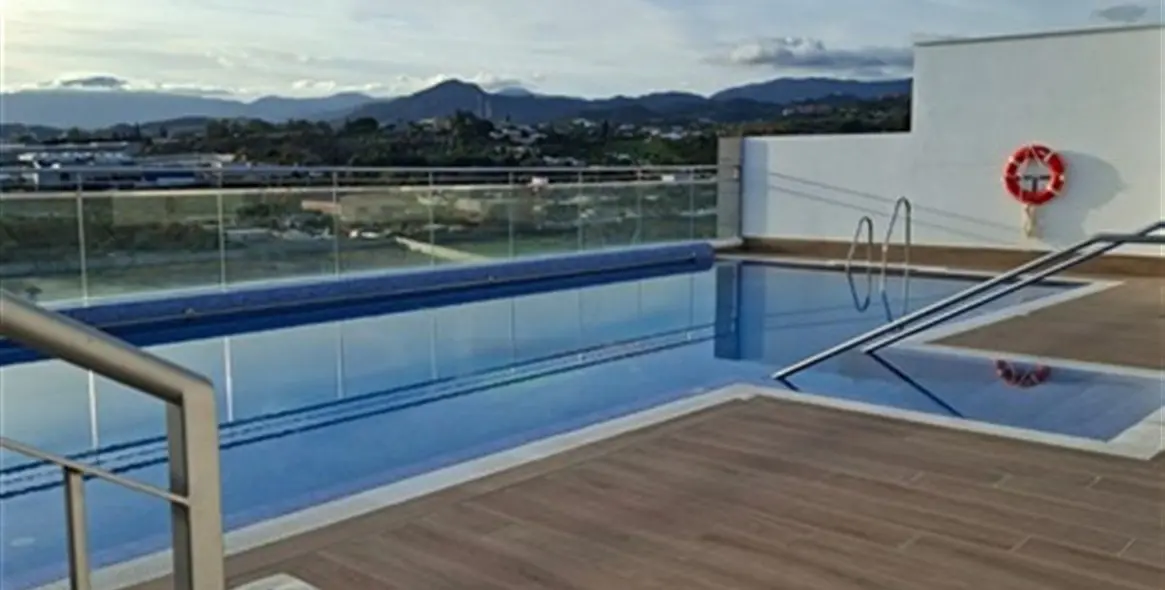 Venta de apartamento en planta media en Nueva Andalucía 19